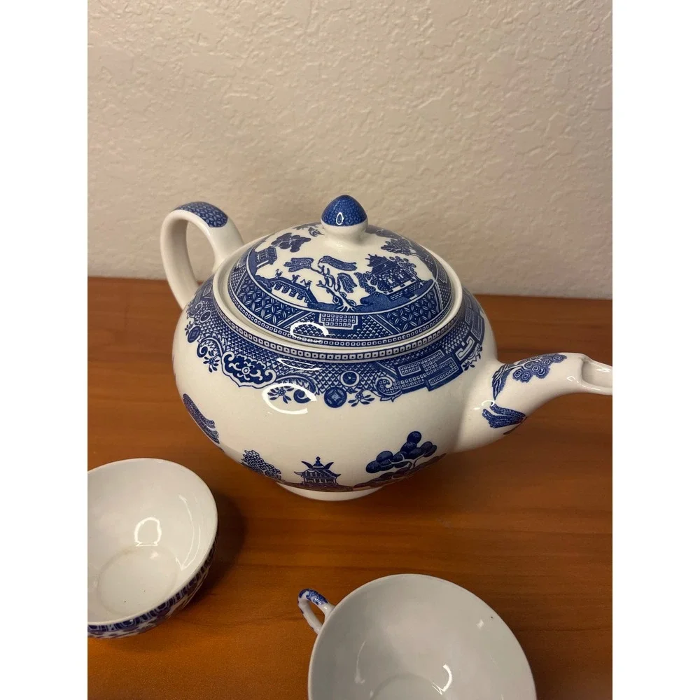 Vintage Blue Willow Teapot and 4 Cups Set Made in Occupied Japan Blue White‎